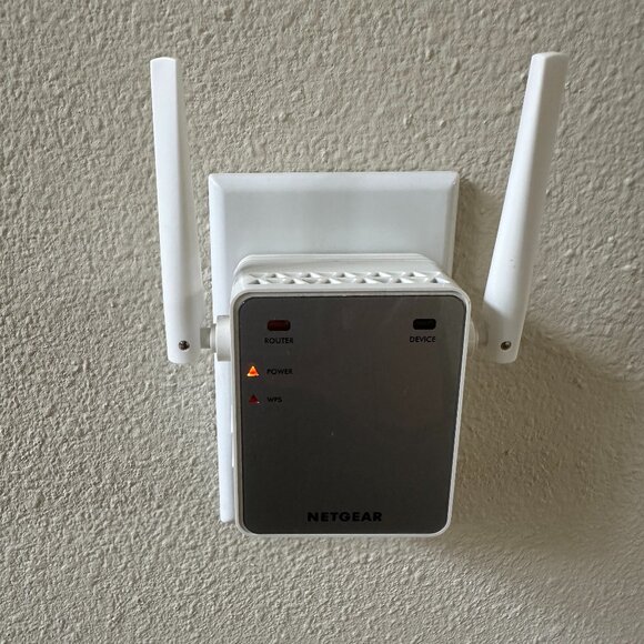 NETGEAR N300 Wi-Fi Range Extender - Picture 2 of 6